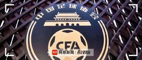 美女扒开尿道口